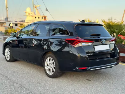 Toyota Auris Touring Sports para alquiler en Barcelona
