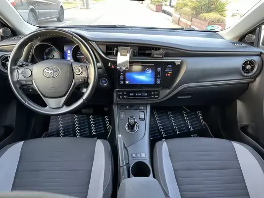 Toyota Auris Touring Sports para alquiler en Barcelona