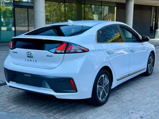 Hyundai Ioniq para alquiler en Sitges