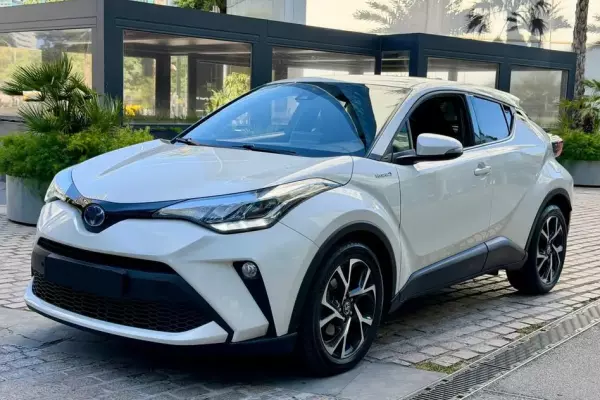 Toyota C-HR para alquiler en Blanes