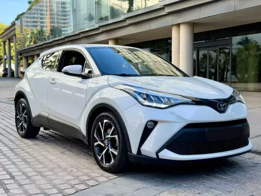 Toyota C-HR para alquiler en Gav&agrave;