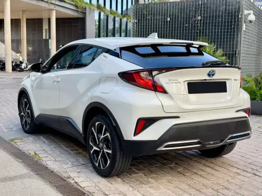 Toyota C-HR para alquiler en Gav&agrave;