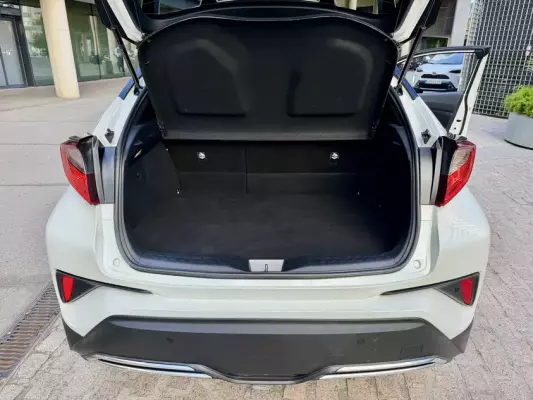 Toyota C-HR para alquiler en Gav&agrave;