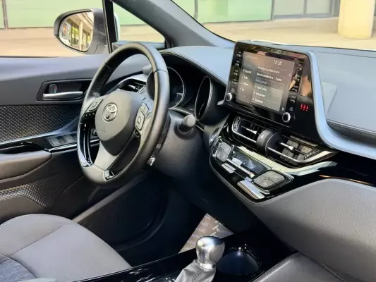 Toyota C-HR para alquiler en Gav&agrave;