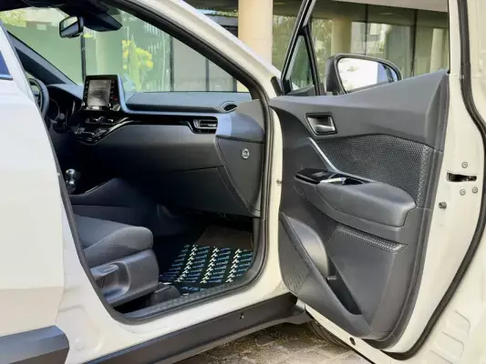 Toyota C-HR para alquiler en Gav&agrave;