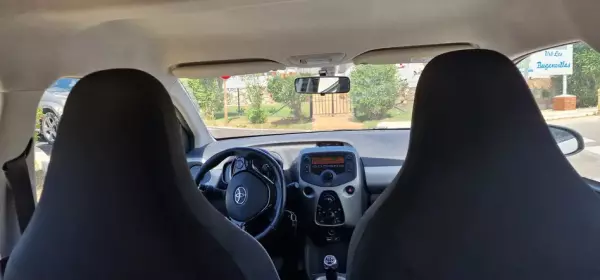 Toyota Aygo para alquiler en Benalm&aacute;dena