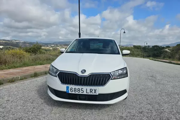 Skoda Fabia para alquiler en Benalm&aacute;dena