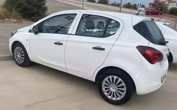 Opel Corsa para alquiler en M&aacute;laga