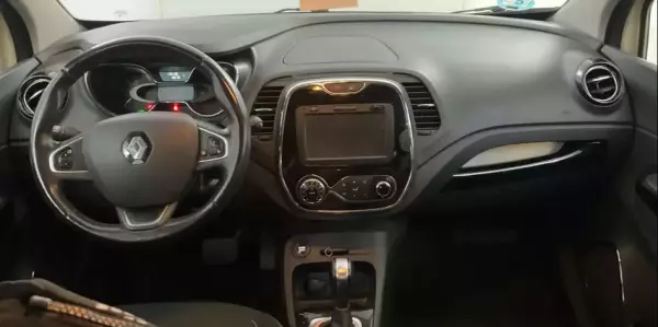 Renault Captur para alquiler en Calvi&agrave;