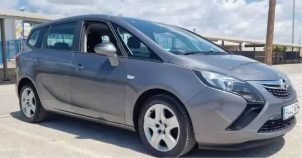 Opel Zafira for rent in Calvia