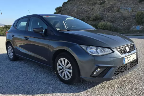 Seat Ibiza para alquiler en Benalm&aacute;dena