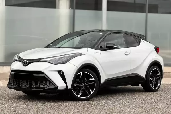 Toyota C-HR para alquiler en Espa&ntilde;a