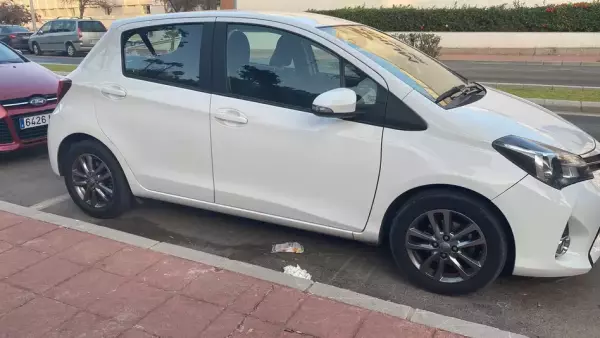 Toyota Yaris para alquiler en Benalm&aacute;dena