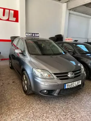 Volkswagen Golf para alquiler en Oliva