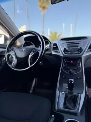 Hyundai Elantra para alquiler en Espa&ntilde;a
