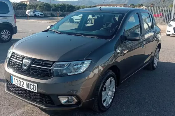 Dacia Sandero para alquiler en Calvi&agrave;