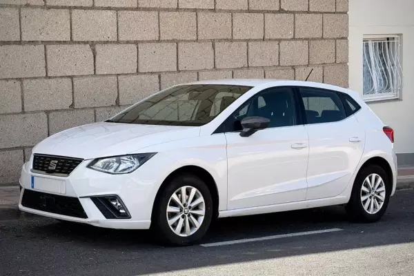 Seat Ibiza para alquiler en Adeje