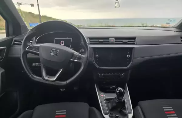 Seat Arona para alquiler en Benalm&aacute;dena
