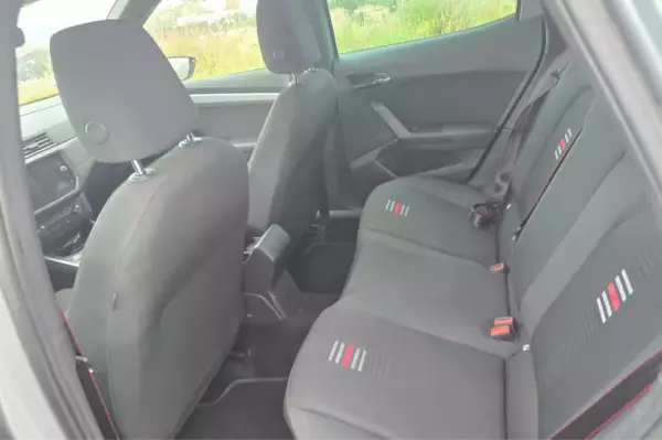 Seat Arona para alquiler en Benalm&aacute;dena