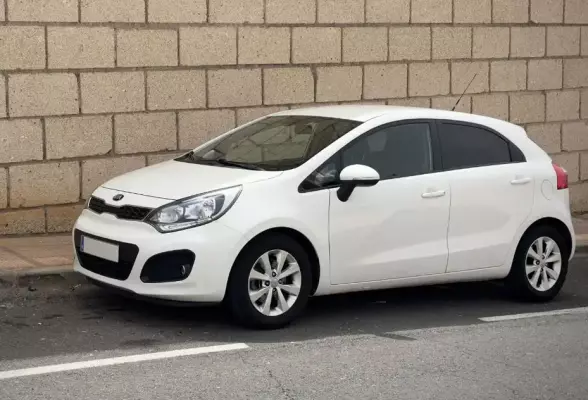 KIA Rio para alquiler en Santa Cruz de Tenerife