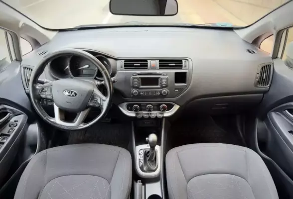 KIA Rio para alquiler en Santa Cruz de Tenerife