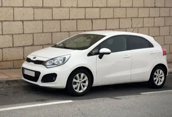 KIA Rio para alquiler en Santa Cruz de Tenerife